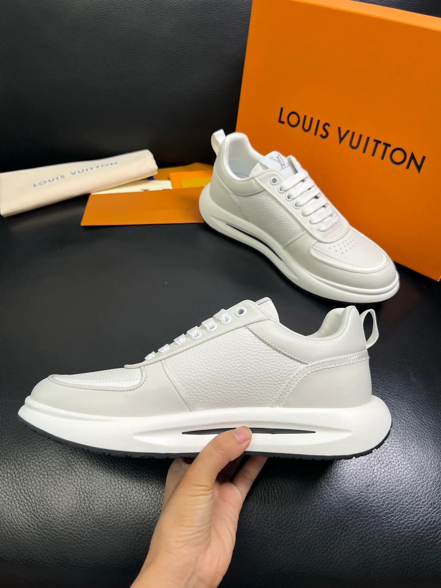 Men's shoes💰800 Lv 🔍Top purchasing agent🇮🇹 Louis Vuitton, the sports sneaker counter is synchronized, the uppers are imported from Italy, high-quality splicing colorful and complex crafts, the imported mesh padding is soft and comfortable, soles: original soles specially provided by the original factory, T men's men's shoes 💰U exclusive movable molded soles are super comfortable, original factory and single goods, 🔍🔍high quality, you can enter and exit the counter at will, welcome to compare, code number 38-44 (customized 45) 85871